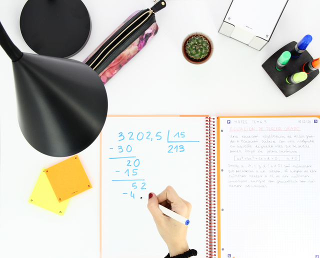 Collegeblokken A5+ gelijnd OXFORD 17 gaats 80 vel