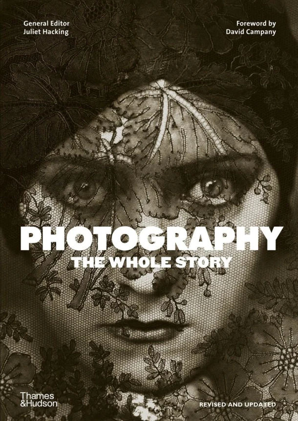 Photography: The Whole Story – Juliet Hacking – boek cover