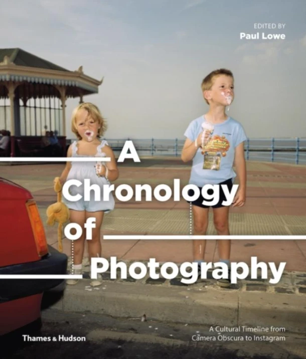 A Chronology of Photography – Paul Lowe – boek cover