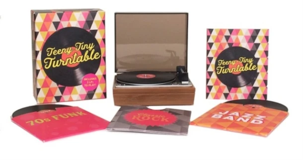 Teeny-Tiny Turntable: Includes 3 Mini-Lps to Play! [With Battery] – Running Press – boek cover