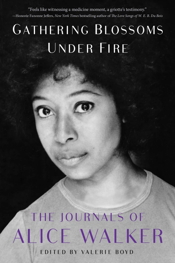 Gathering Blossoms Under Fire: The Journals of Alice Walker, 1965-2000 – Alice Walker – boek cover