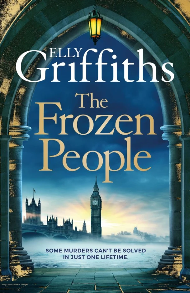 The Frozen People – Elly Griffiths – boek cover