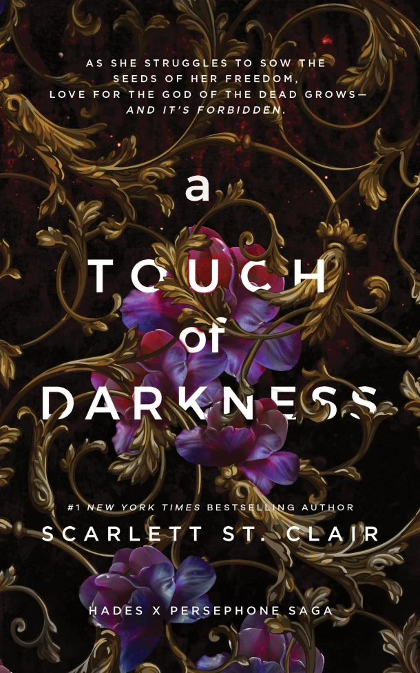 A Touch of Darkness – Scarlett St. Clair – boek cover