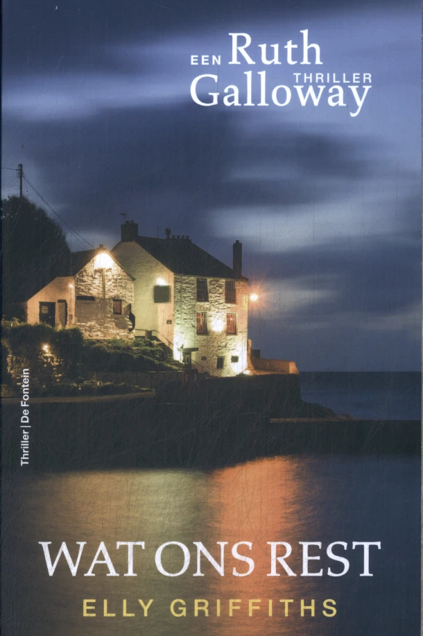 Wat ons rest – Elly Griffiths – boek cover