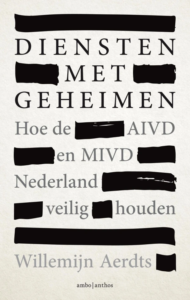 Diensten met geheimen – Willemijn Aerdts – boek cover