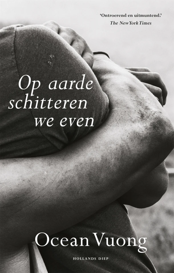Op aarde schitteren we even – Ocean Vuong – boek cover