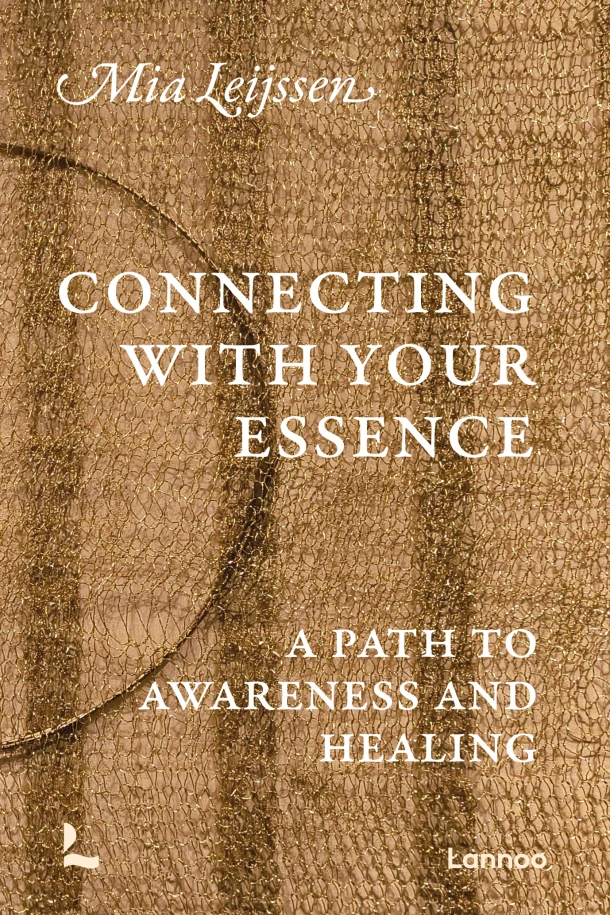 Connecting with Your Essence – Mia Leijssen – boek cover