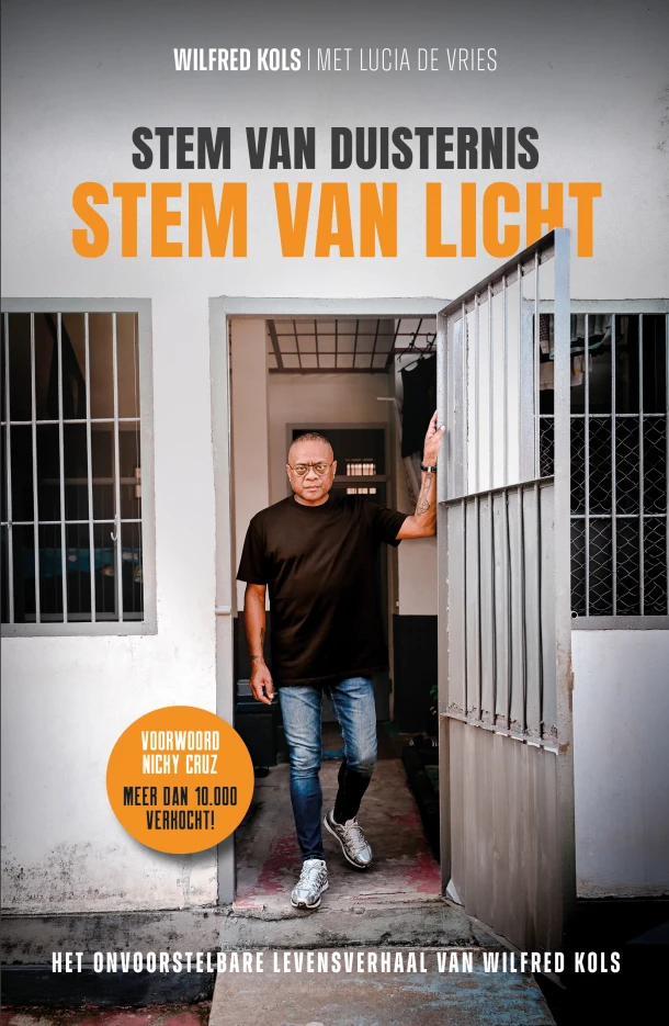 Stem van duisternis, stem van licht – Wilfred Kols – boek cover