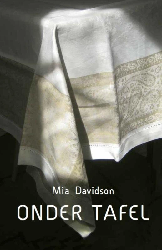 Onder tafel – Mia Davidson – boek cover