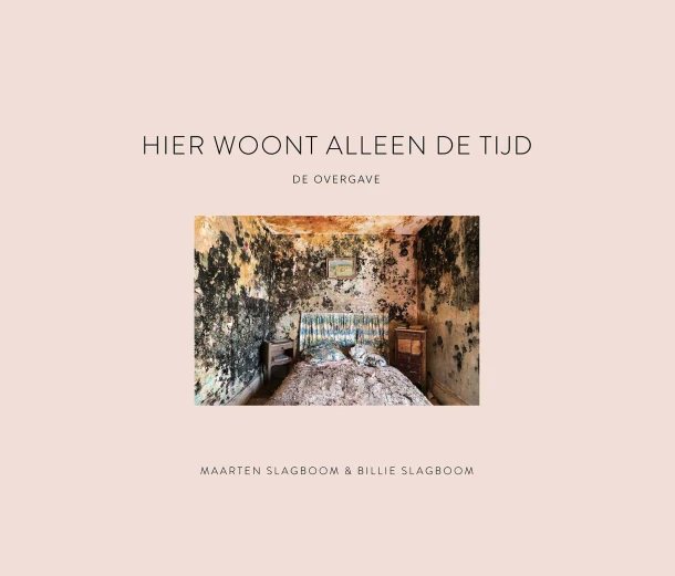 Hier woont alleen de tijd – Maarten Slagboom – boek cover