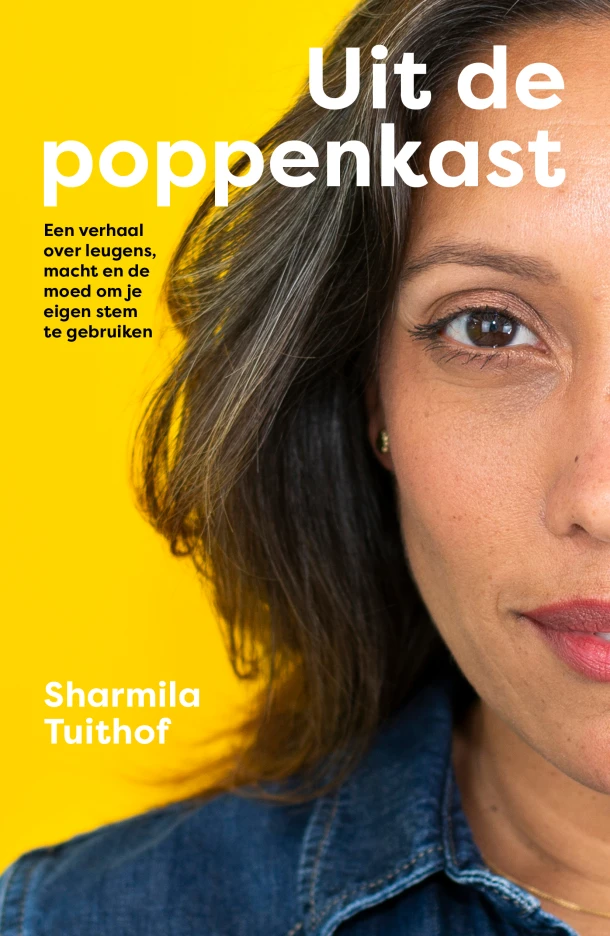 Uit de poppenkast – Sharmila Tuithof – boek cover