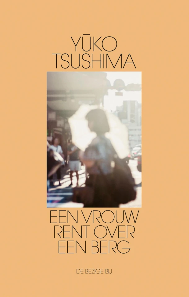Een vrouw rent over een berg – Yuko Tsushima – boek cover