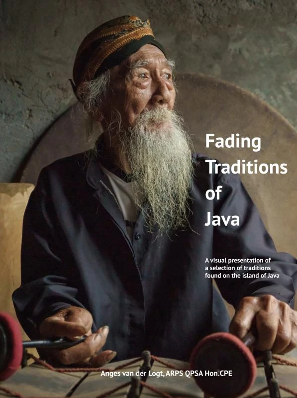 Fading Traditions of Java – Anges Van der Logt – boek cover