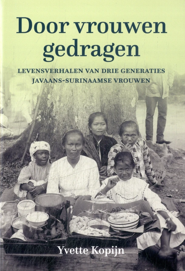 Door vrouwen gedragen – Yvette Kopijn – boek cover