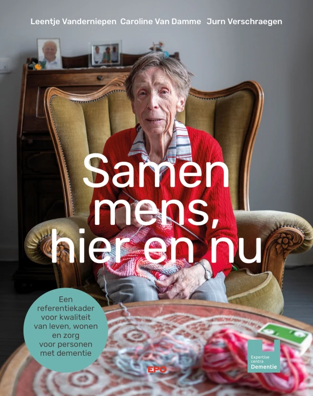 Samen mens, hier en nu – Leentje Vanderniepen – boek cover