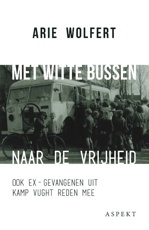 Met witte bussen naar de vrijheid – Arie Wolfert – boek cover