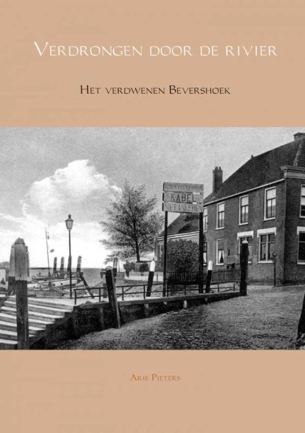 Verdrongen door de rivier – Arie Pieters – boek cover