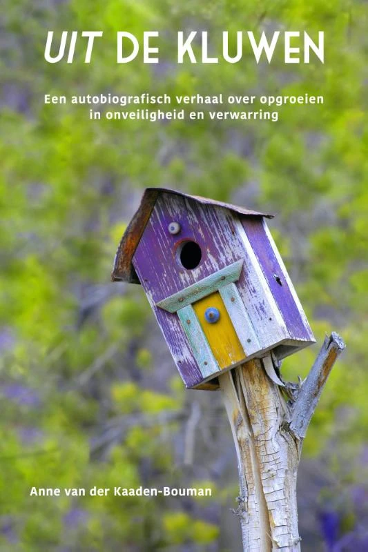 Uit de kluwen – Anne Van der Kaaden-Bouman – boek cover