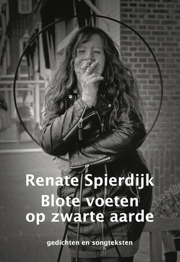 Blote voeten op zwarte aarde – Renate Spierdijk – boek cover