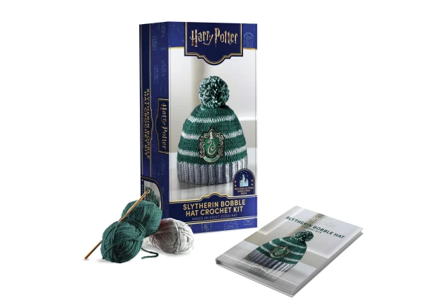 Harry Potter: Slytherin Pom-Pom Beanie Crochet Kit – Insight Editions – boek cover