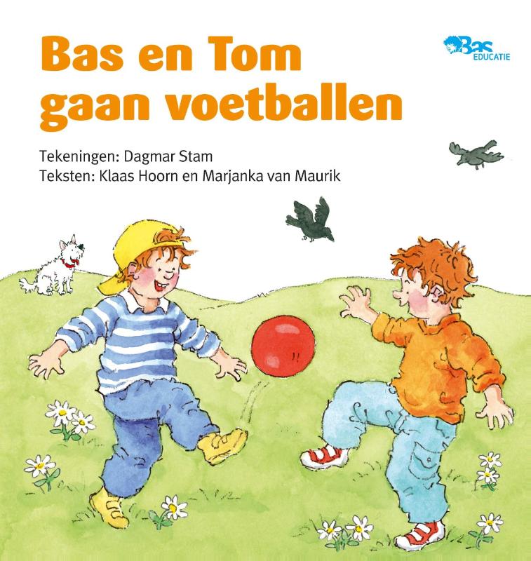 Bas en Tom gaan voetballen